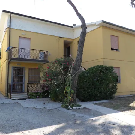 Flat In A Surrounded By Garden Apartment Rosolina Mare